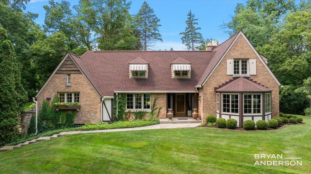 1830 Bridge Street, Grand Rapids, MI 49504