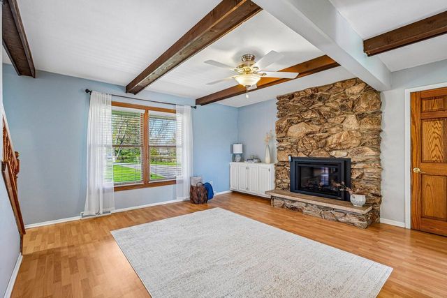 S74W32610 Twin Oaks COURT, Mukwonago, WI 53149