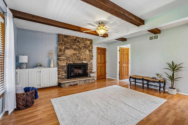 S74W32610 Twin Oaks COURT, Mukwonago, WI 53149