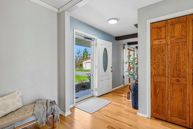 S74W32610 Twin Oaks COURT, Mukwonago, WI 53149