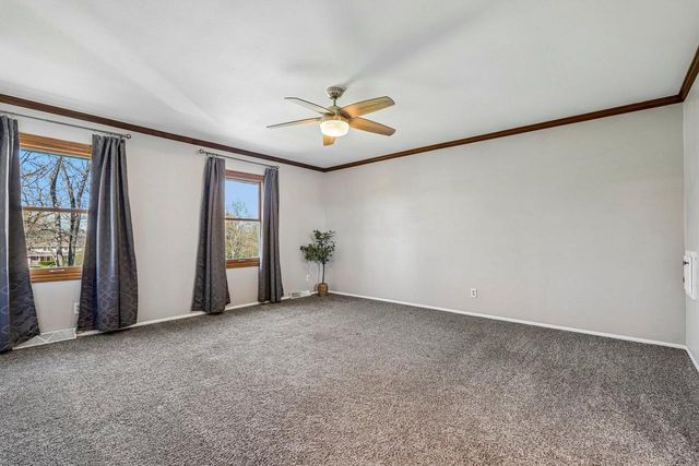 S74W32610 Twin Oaks COURT, Mukwonago, WI 53149