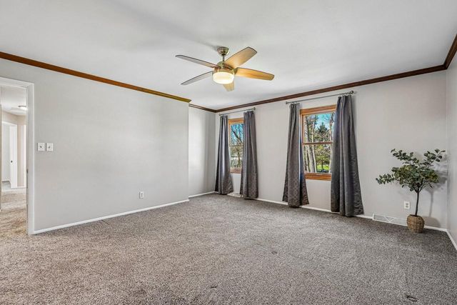 S74W32610 Twin Oaks COURT, Mukwonago, WI 53149