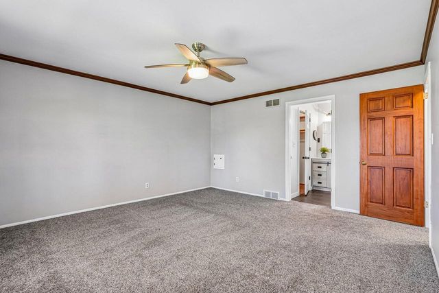S74W32610 Twin Oaks COURT, Mukwonago, WI 53149