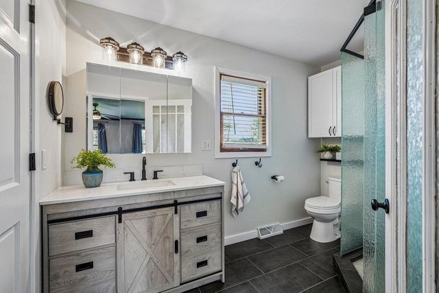 S74W32610 Twin Oaks COURT, Mukwonago, WI 53149