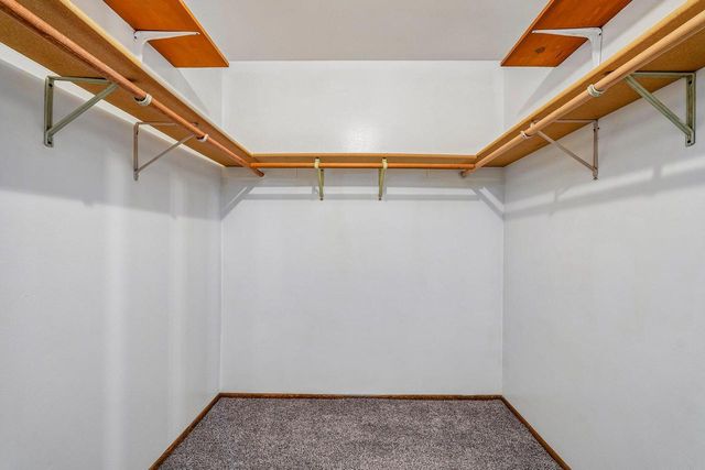 S74W32610 Twin Oaks COURT, Mukwonago, WI 53149