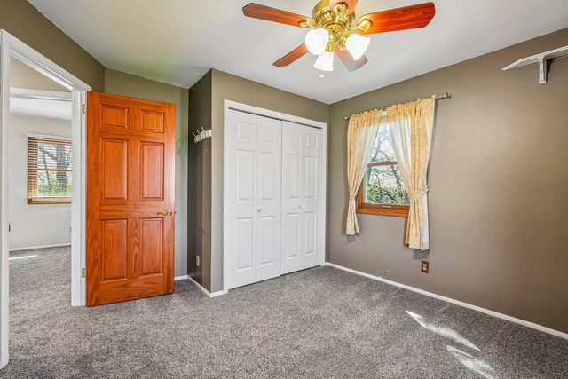 S74W32610 Twin Oaks COURT, Mukwonago, WI 53149