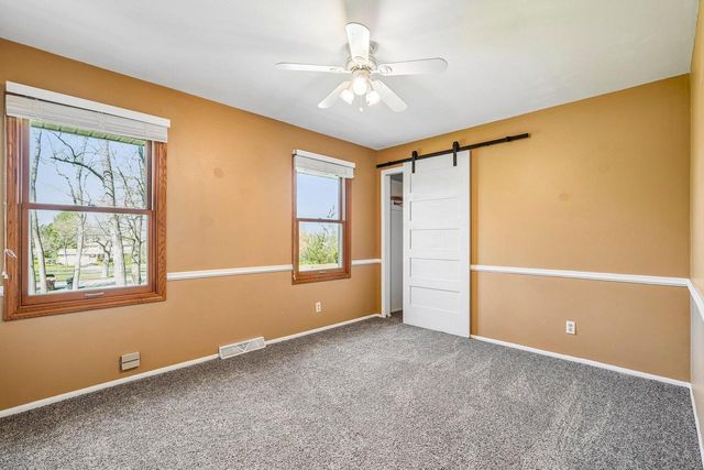 S74W32610 Twin Oaks COURT, Mukwonago, WI 53149