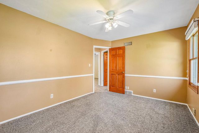 S74W32610 Twin Oaks COURT, Mukwonago, WI 53149
