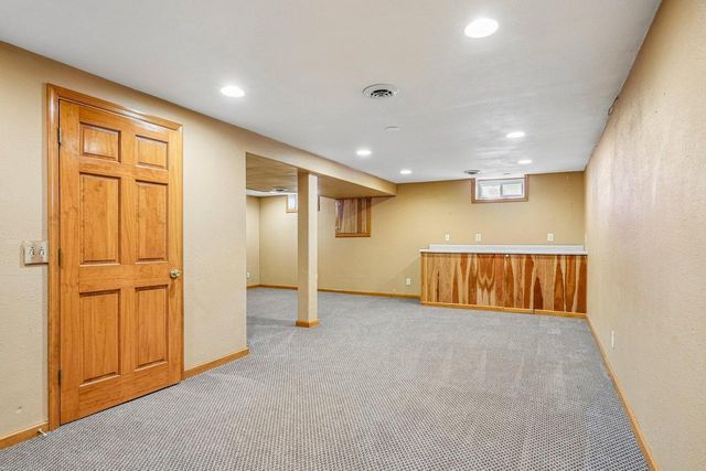S74W32610 Twin Oaks COURT, Mukwonago, WI 53149