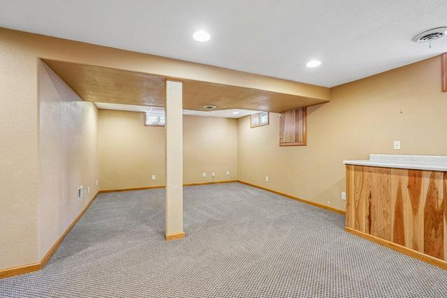 S74W32610 Twin Oaks COURT, Mukwonago, WI 53149