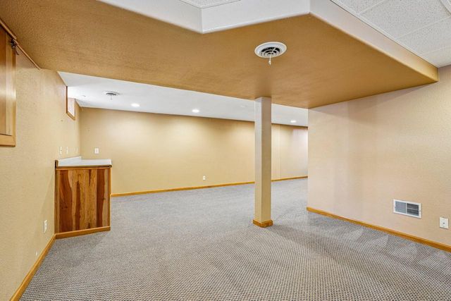 S74W32610 Twin Oaks COURT, Mukwonago, WI 53149