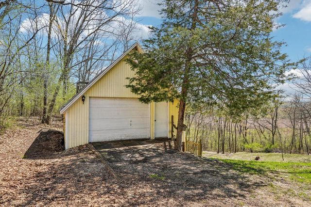 S74W32610 Twin Oaks COURT, Mukwonago, WI 53149