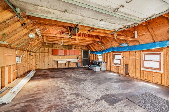 S74W32610 Twin Oaks COURT, Mukwonago, WI 53149