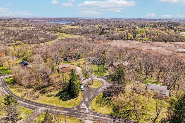 S74W32610 Twin Oaks COURT, Mukwonago, WI 53149