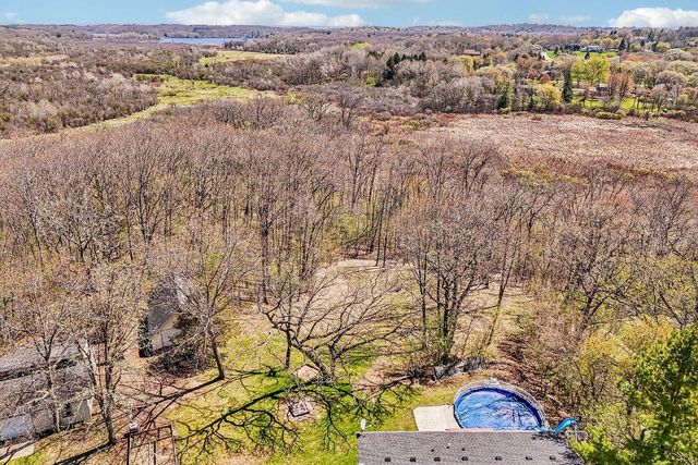 S74W32610 Twin Oaks COURT, Mukwonago, WI 53149