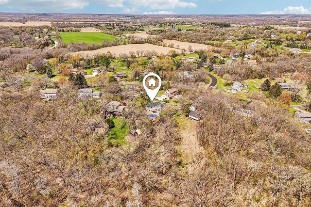 S74W32610 Twin Oaks COURT, Mukwonago, WI 53149
