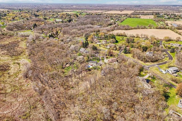 S74W32610 Twin Oaks COURT, Mukwonago, WI 53149