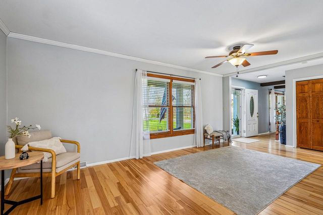 S74W32610 Twin Oaks COURT, Mukwonago, WI 53149