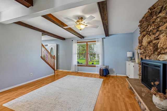 S74W32610 Twin Oaks COURT, Mukwonago, WI 53149