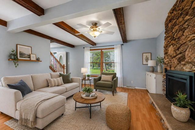 S74W32610 Twin Oaks COURT, Mukwonago, WI 53149