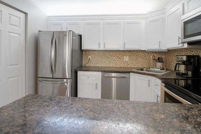 407 Pine Glen Lane C-1, Greenacres, FL 33463