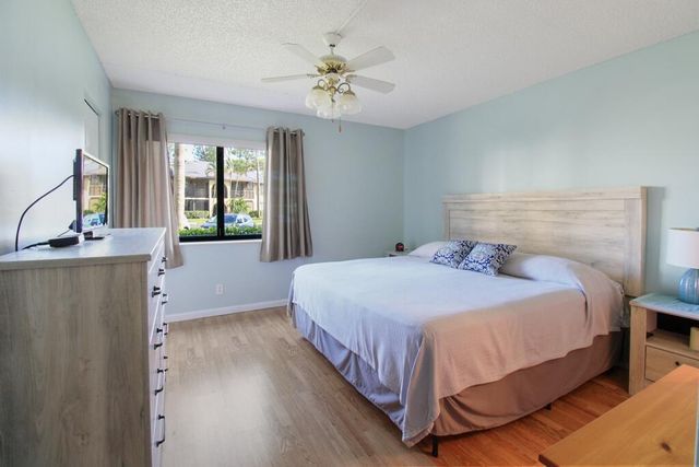 407 Pine Glen Lane C-1, Greenacres, FL 33463