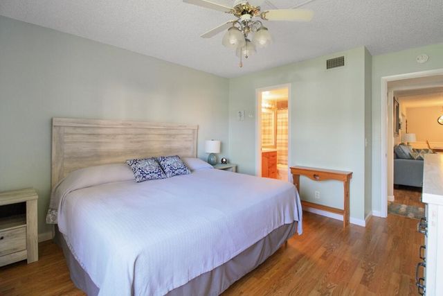 407 Pine Glen Lane C-1, Greenacres, FL 33463