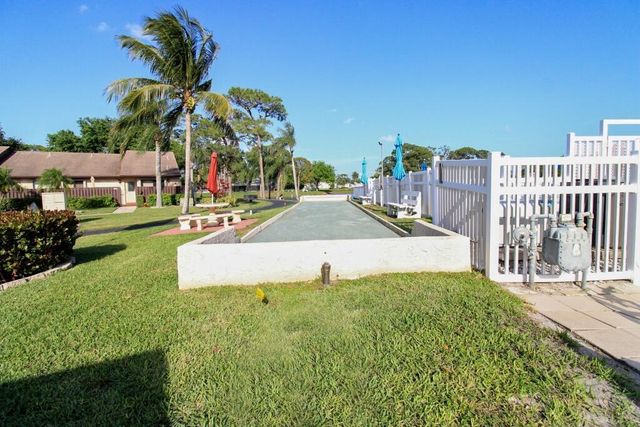 407 Pine Glen Lane C-1, Greenacres, FL 33463