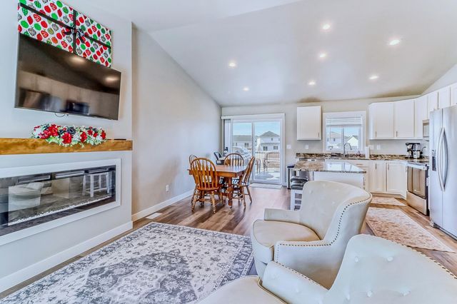 6879 67th Street S, Horace, ND 58047