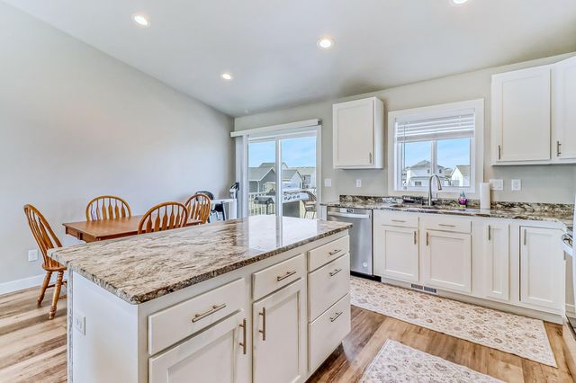 6879 67th Street S, Horace, ND 58047