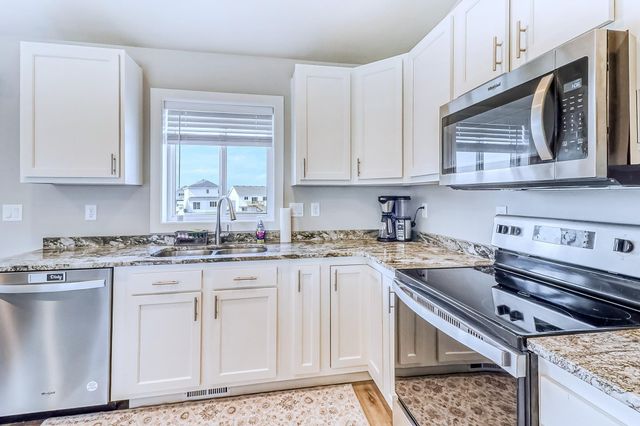 6879 67th Street S, Horace, ND 58047