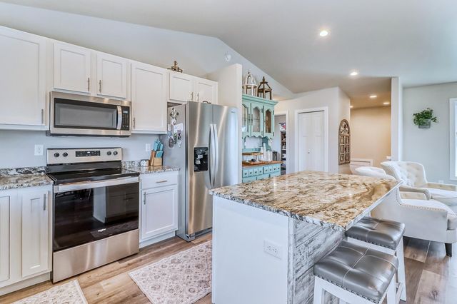 6879 67th Street S, Horace, ND 58047