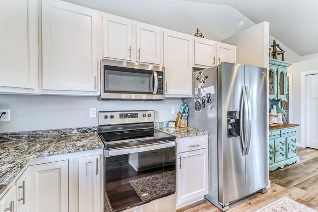 6879 67th Street S, Horace, ND 58047