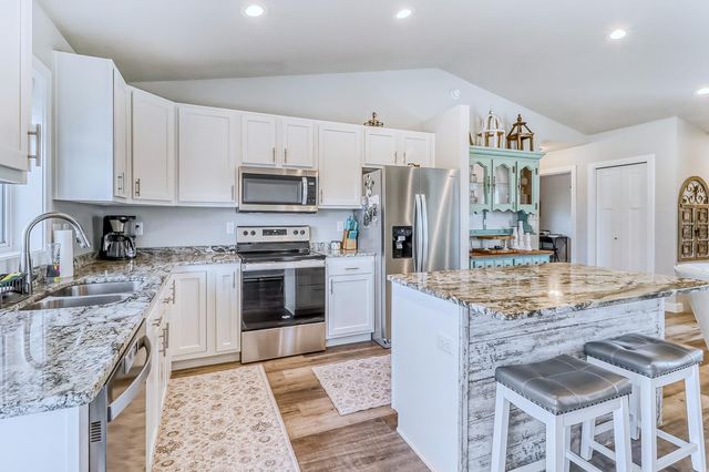 6879 67th Street S, Horace, ND 58047