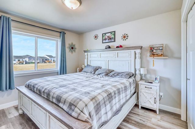 6879 67th Street S, Horace, ND 58047