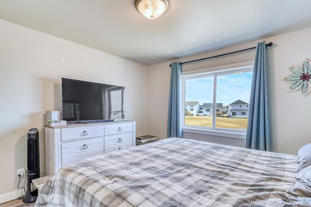 6879 67th Street S, Horace, ND 58047