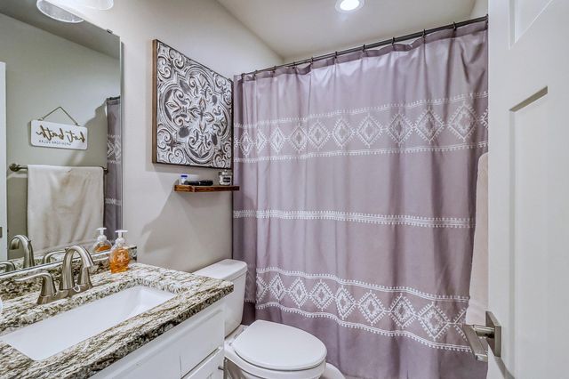 6879 67th Street S, Horace, ND 58047