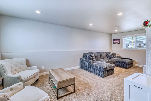 6879 67th Street S, Horace, ND 58047