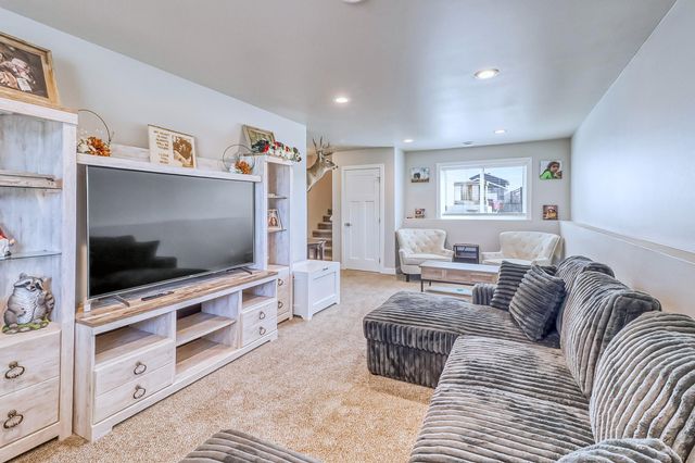 6879 67th Street S, Horace, ND 58047