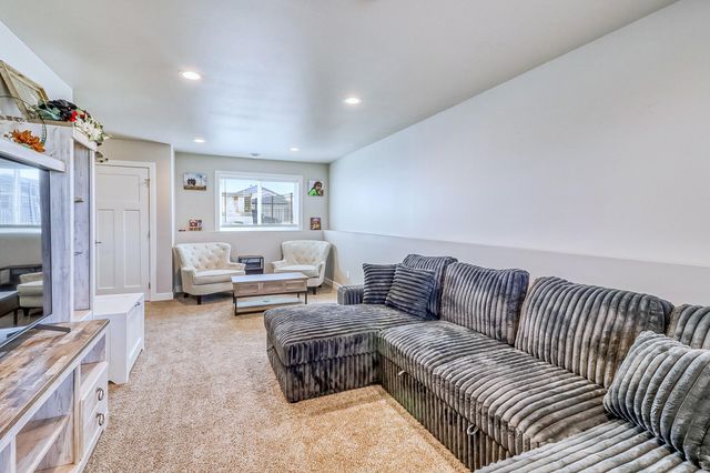 6879 67th Street S, Horace, ND 58047