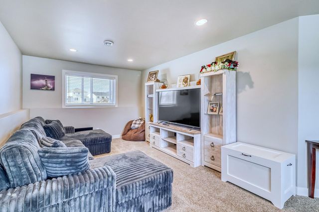 6879 67th Street S, Horace, ND 58047