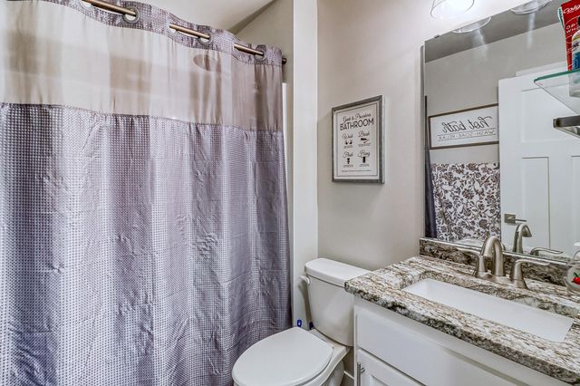 6879 67th Street S, Horace, ND 58047