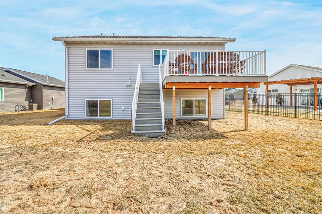 6879 67th Street S, Horace, ND 58047