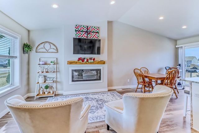 6879 67th Street S, Horace, ND 58047