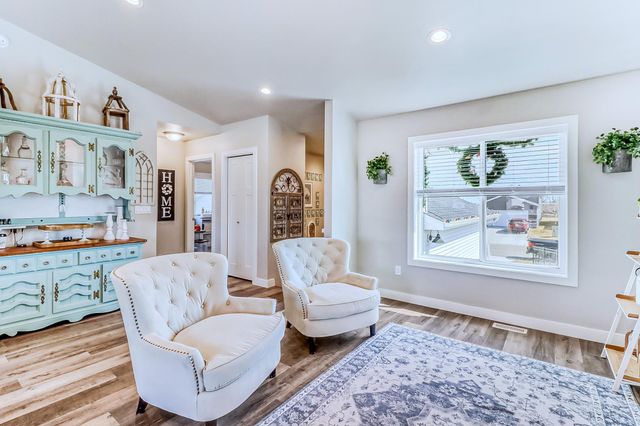 6879 67th Street S, Horace, ND 58047