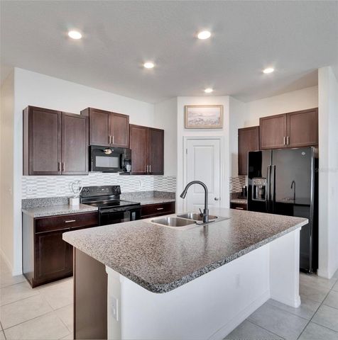 11210 KELLY GREEN AVENUE, Wimauma, FL 33598