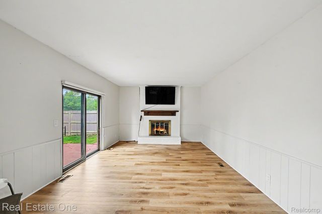 2320 Greensboro Drive, Troy, MI 48085