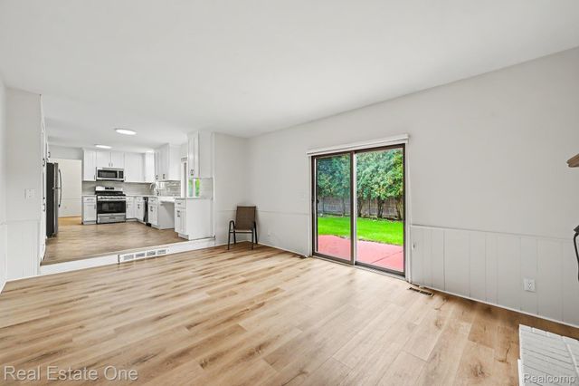 2320 Greensboro Drive, Troy, MI 48085