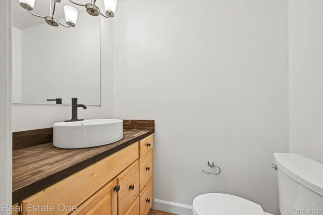 2320 Greensboro Drive, Troy, MI 48085