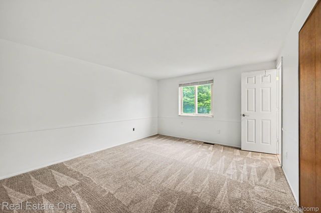 2320 Greensboro Drive, Troy, MI 48085